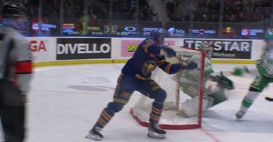 Ishockey: Här slår Anton Frondell till med ett zorromål