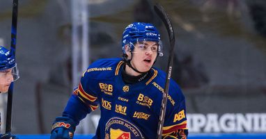 Ishockey: Hattrick av Djurgårdens talang Anton Frondell mot Malmö
