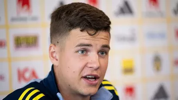Hyllningen: Dahl uttagen i säsongens lag - FotbollDirekt