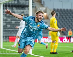 Ademi matchhjälte i Kina och heta blåränder i superettan!