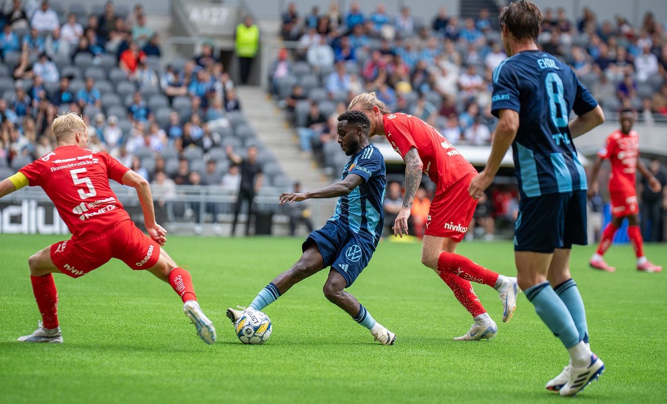 Tokmac utvisad i debuten och Viktor Bergh i tät toppstrid!