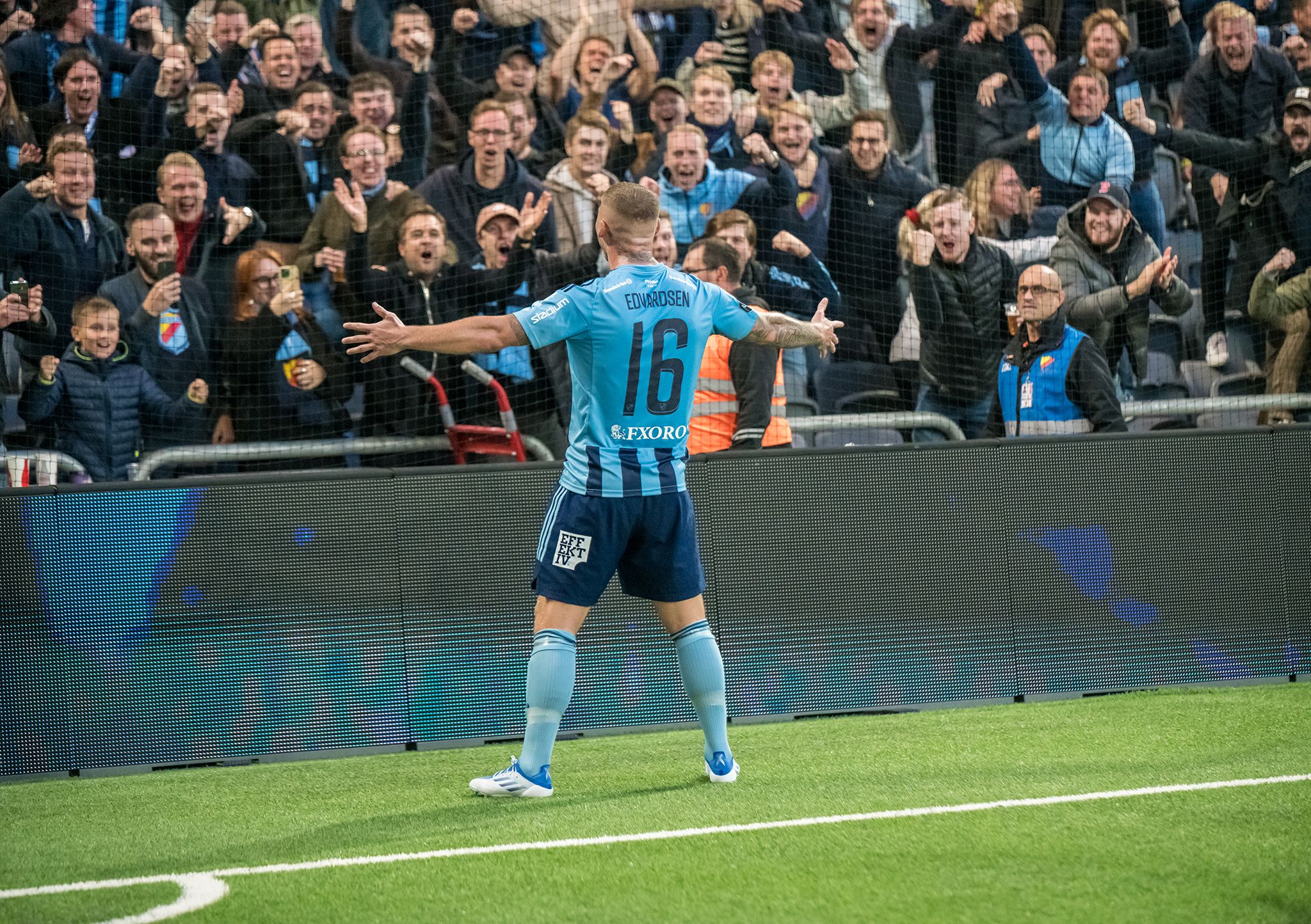 Matchhjälten Victor Edvardsen och kvalrysare för flera blåränder!